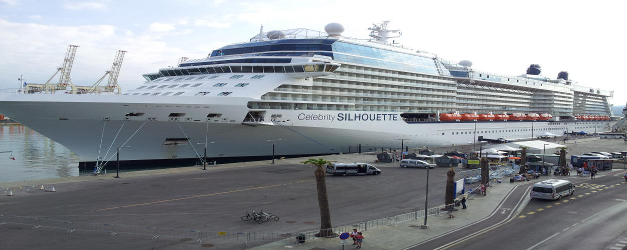 Križarka v Luki Koper